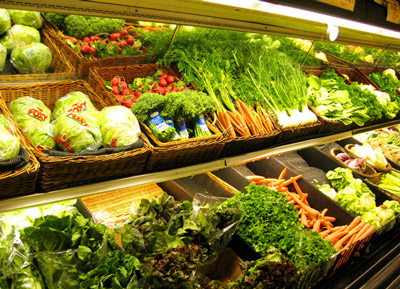 消费者代表抽检超市生鲜蔬菜